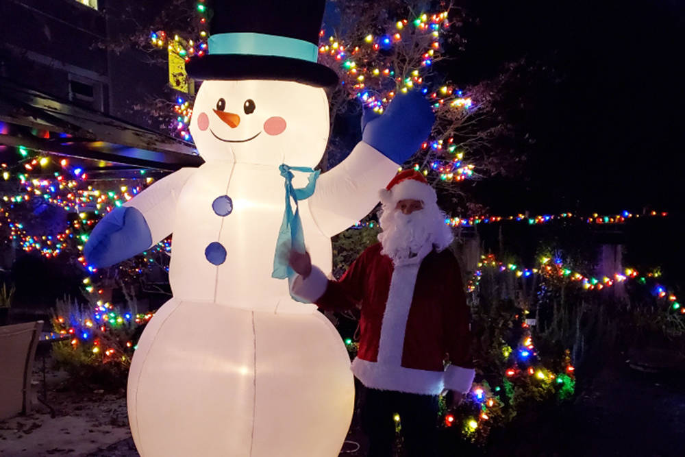 Santa Roy McKee flicked the switch to light up the Oyster Harbour courtyard. (Submitted photo)