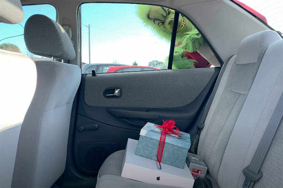 The Victoria Police Department is warning people not to leave presents in their cars this holiday season. (Victoria Police Department/Screenshot)