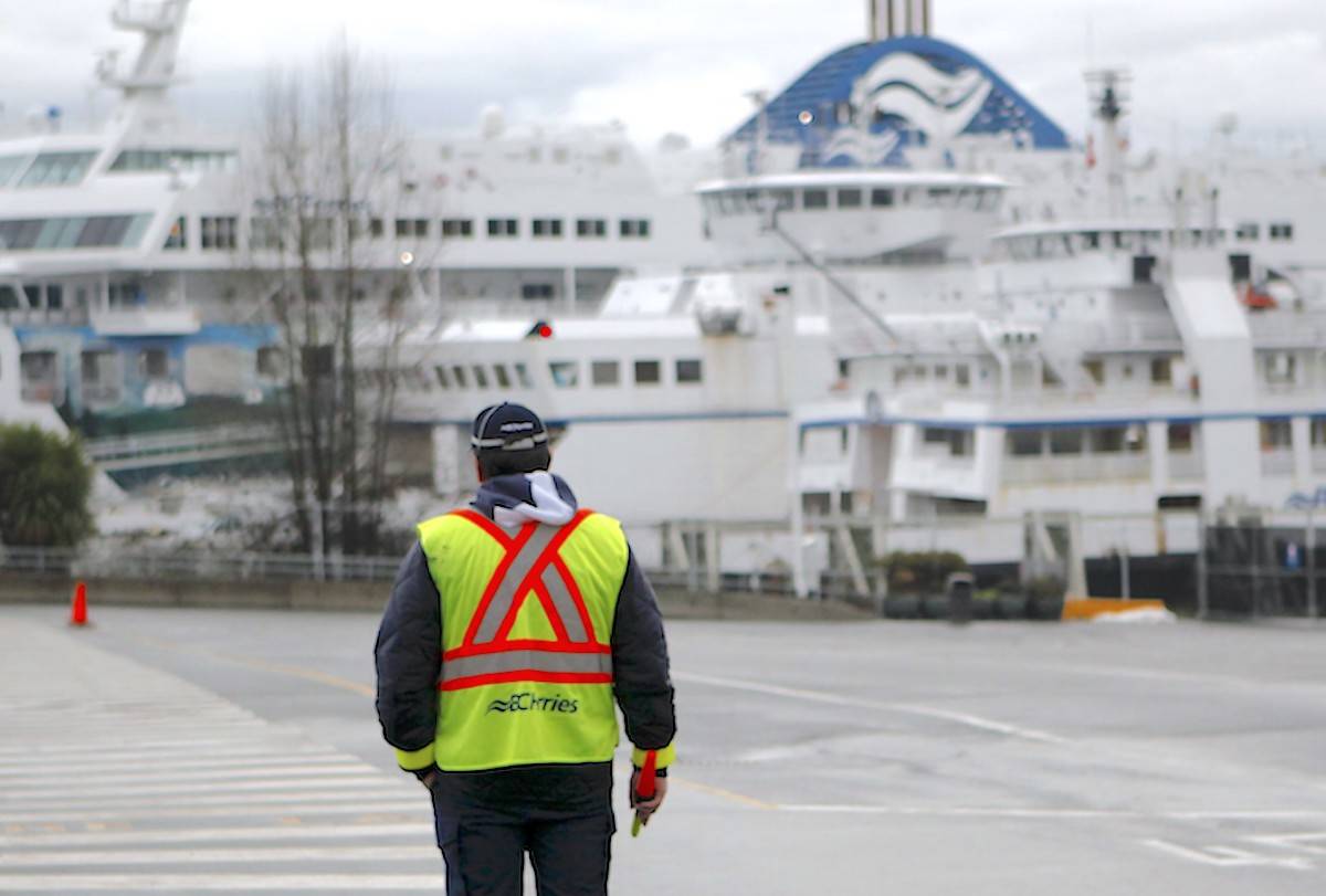 Worker at Swartz Bay terminal on Monday, January 20, 2020. (THE CANADIAN PRESS/Chad Hipolito)