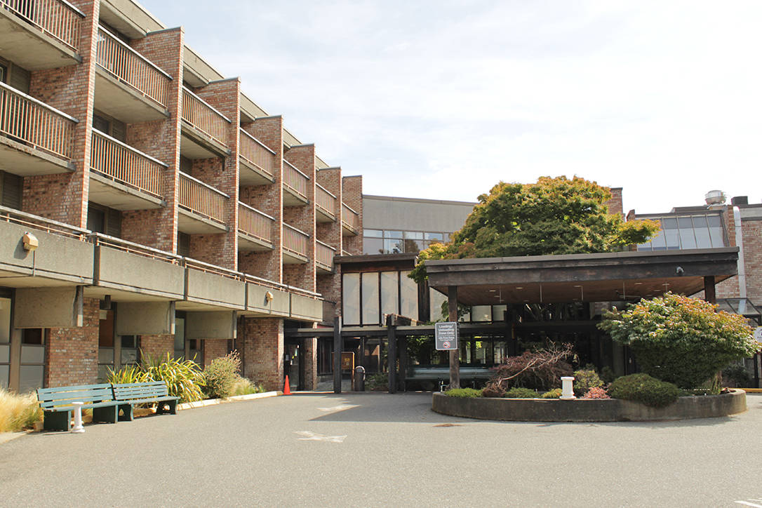 The Captial Regional Housing District will begin the redevelopment of the 3.9-acre Oak Bay Lodge property by demolishing the four-storey buildings. (Black Press Media file photo)