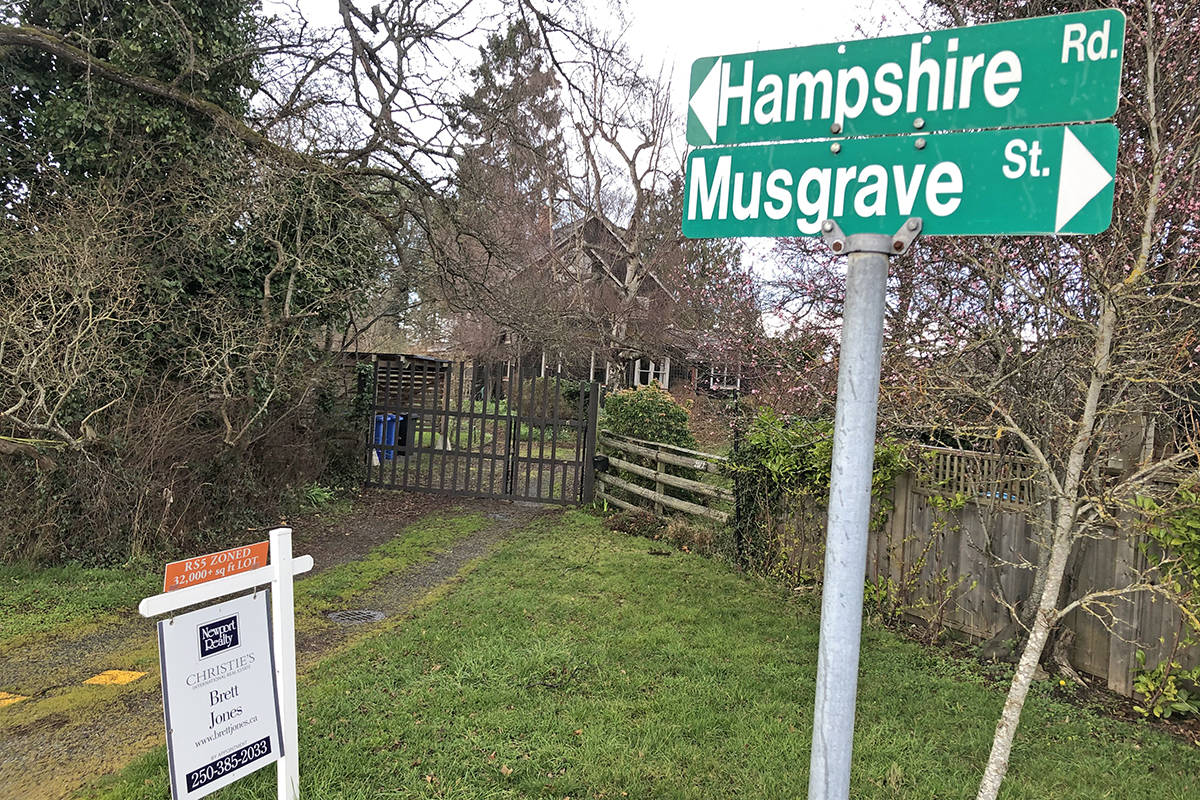 Oak Bay council will consider a protection order on 2072 Hampshire Rd. for Monday night. The 1880s farmhouse is the second oldest remaining farmhouse in Oak Bay. (Travis Paterson/News Staff)
