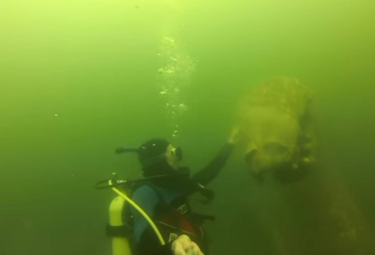 Ogopogo statue at Paul's Tomb in Kelowna photo: Youtube screenshot from colintube1