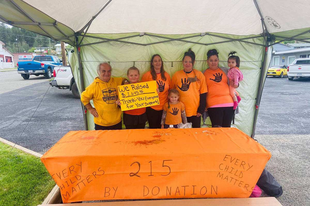 From left: Eddy Schlosser, Jasmine Francis, Erica Rintoul, Megan Francis and Tiffany Peterson (with her daughter) Abigail and little Serenity Francis, front. (Photo submitted)
