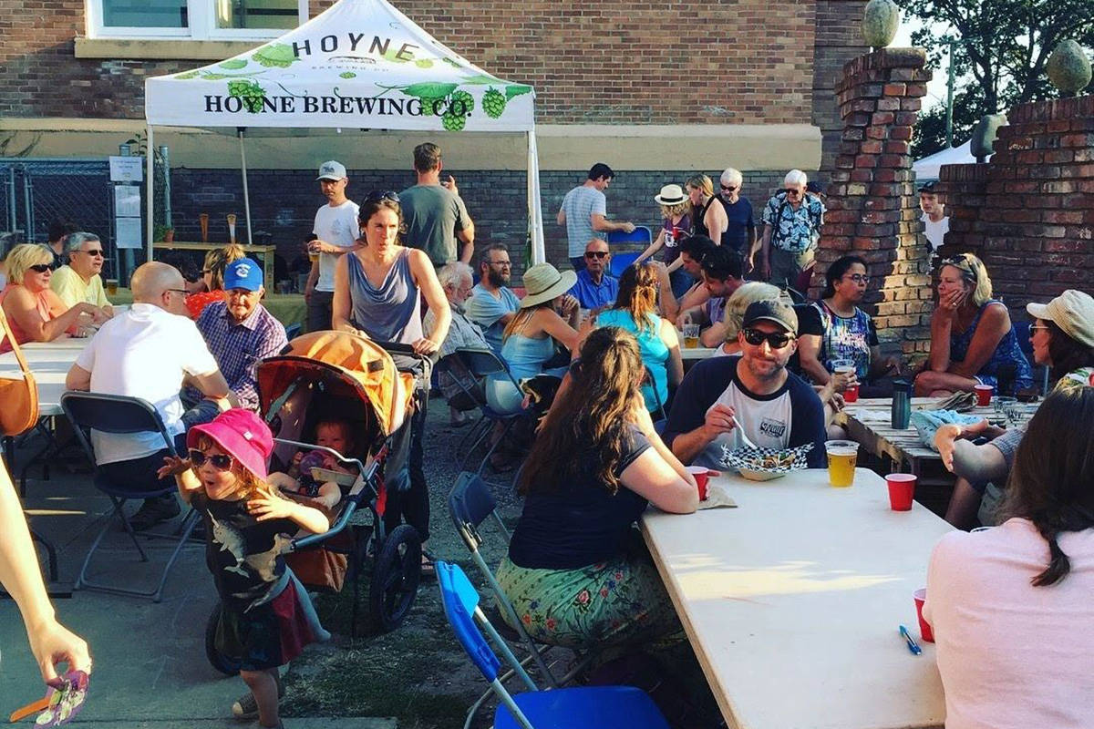 Locals enjoy the many offerings of the Oaklands Sunset Market in this photo from a past year. The Wednesday evening event features fresh local produce and other goods, entertainment and a beverage garden. (Courtesy of Oaklands Sunset Market)
