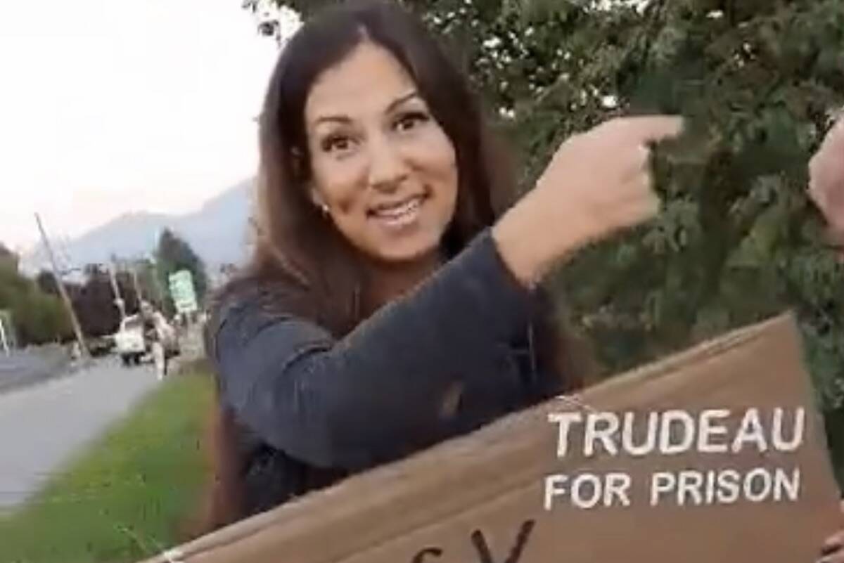 Anti-vaxxer protesters harassing visitors to a Chilliwack brewery on Sept. 23, 2021 where the NDP government caucus had a meeting. (Submitted)