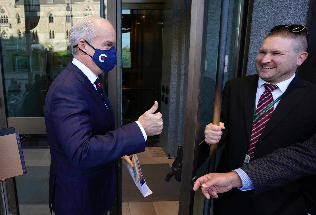 Conservative Leader Erin O’Toole gives a thumbs up as he enters the building for the first Conservative caucus since the federal election, Tuesday, Oct.5, 2021 in Ottawa. THE CANADIAN PRESS/Adrian Wyld