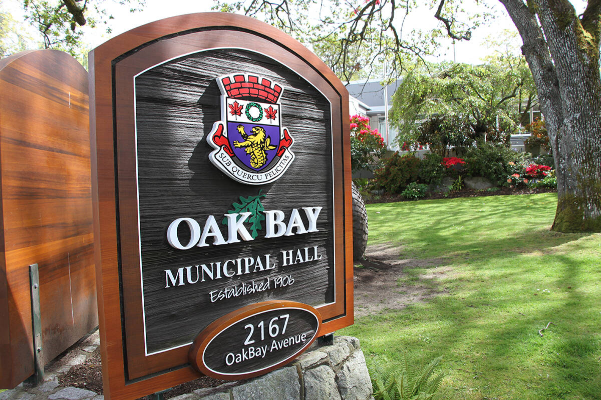 Visitors to public meetings held at Oak Bay municipal hall are welcomed back. (Black Press Media file photo)