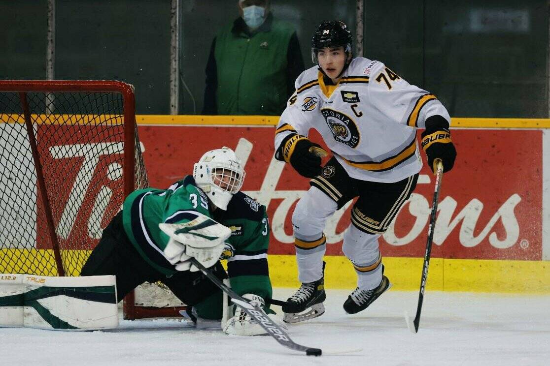 Victoria Grizzlies captain Ellis Rickwood and Surrey Eagles goalie Max Prazma battle for the puck during their Friday night matchup in Surrey, where the Grizzlies fell 5-3. (Garrett James Photography/Twitter)