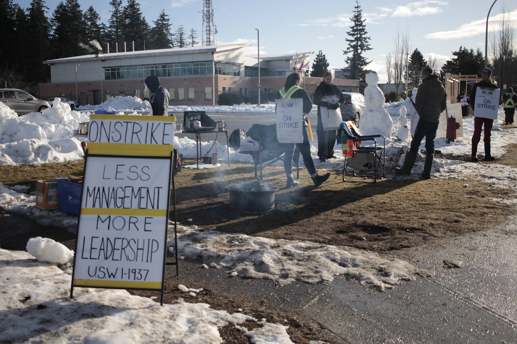 Strathcona Gardens workers are ‘disappointed’ with the latest offer from the SRD, which they say does not take into account the ‘current economic crisis.’ Photo by Marc Kitteringham / Campbell River Mirror