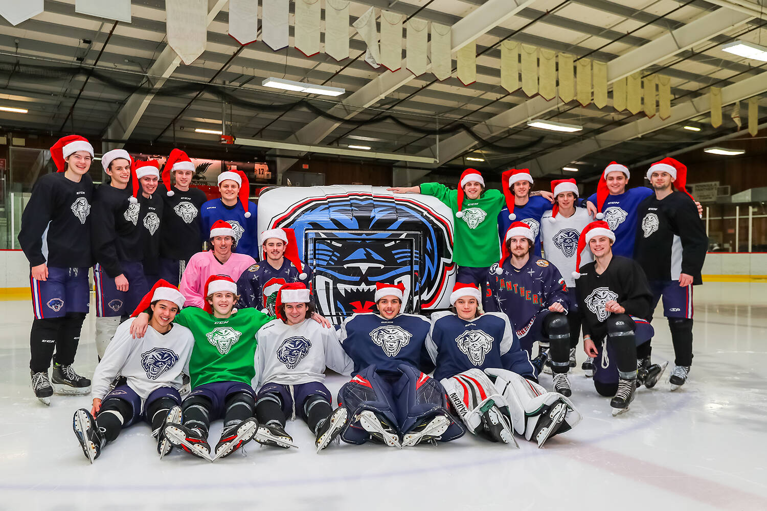 The Peninsula Panthers are all smiles head into the Christmas break, having won a pair of tough road games last week. They return to action on Dec. 29 with a home game against the Kerry Park Islanders. (Photo courtesy of Christian J. Stewart Photography)
