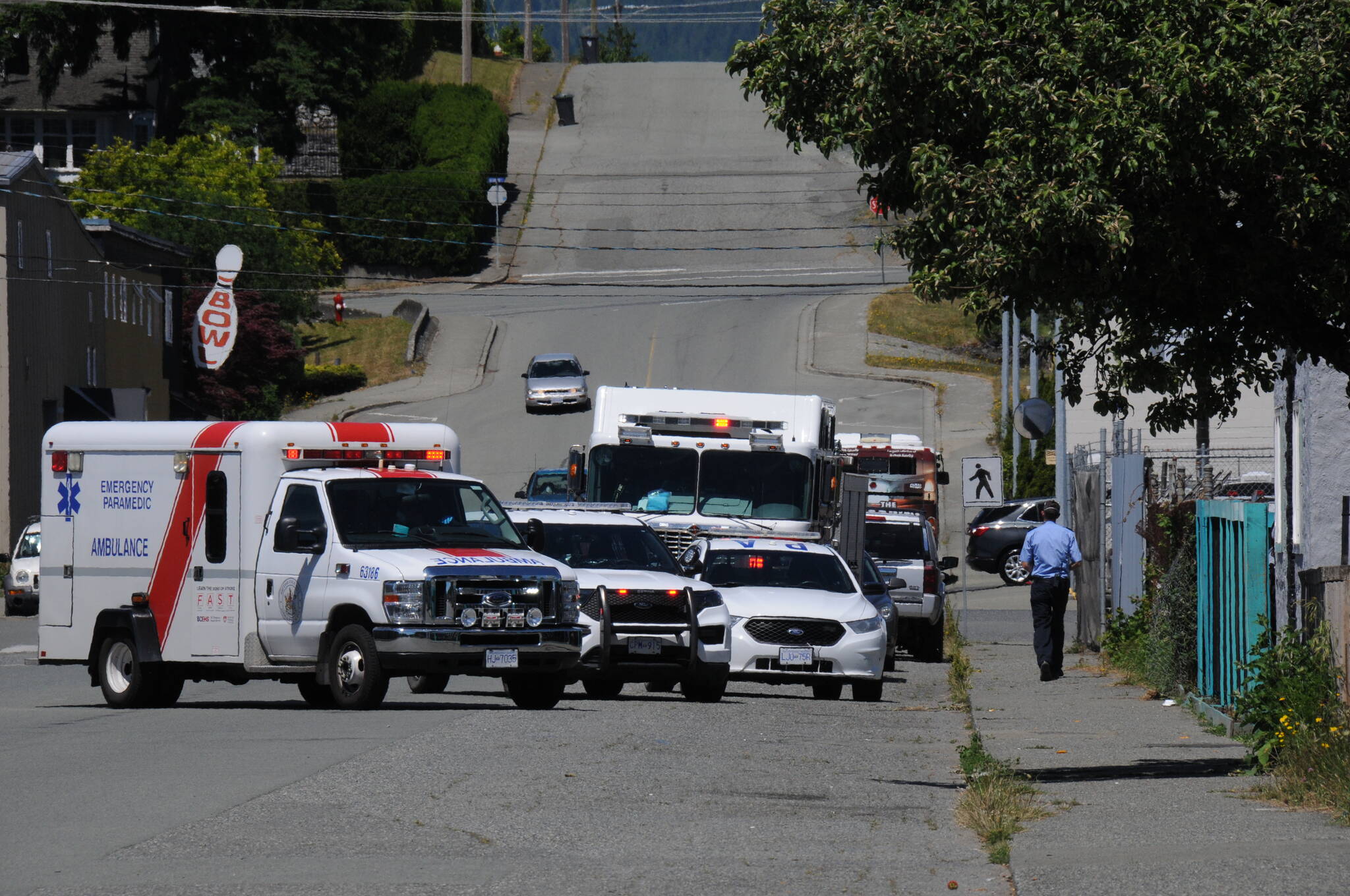 Emergency vehicles are parked outside of the Wintergreen Apartments on Fourth Avenue. (SUSAN QUINN / Alberni Valley News)