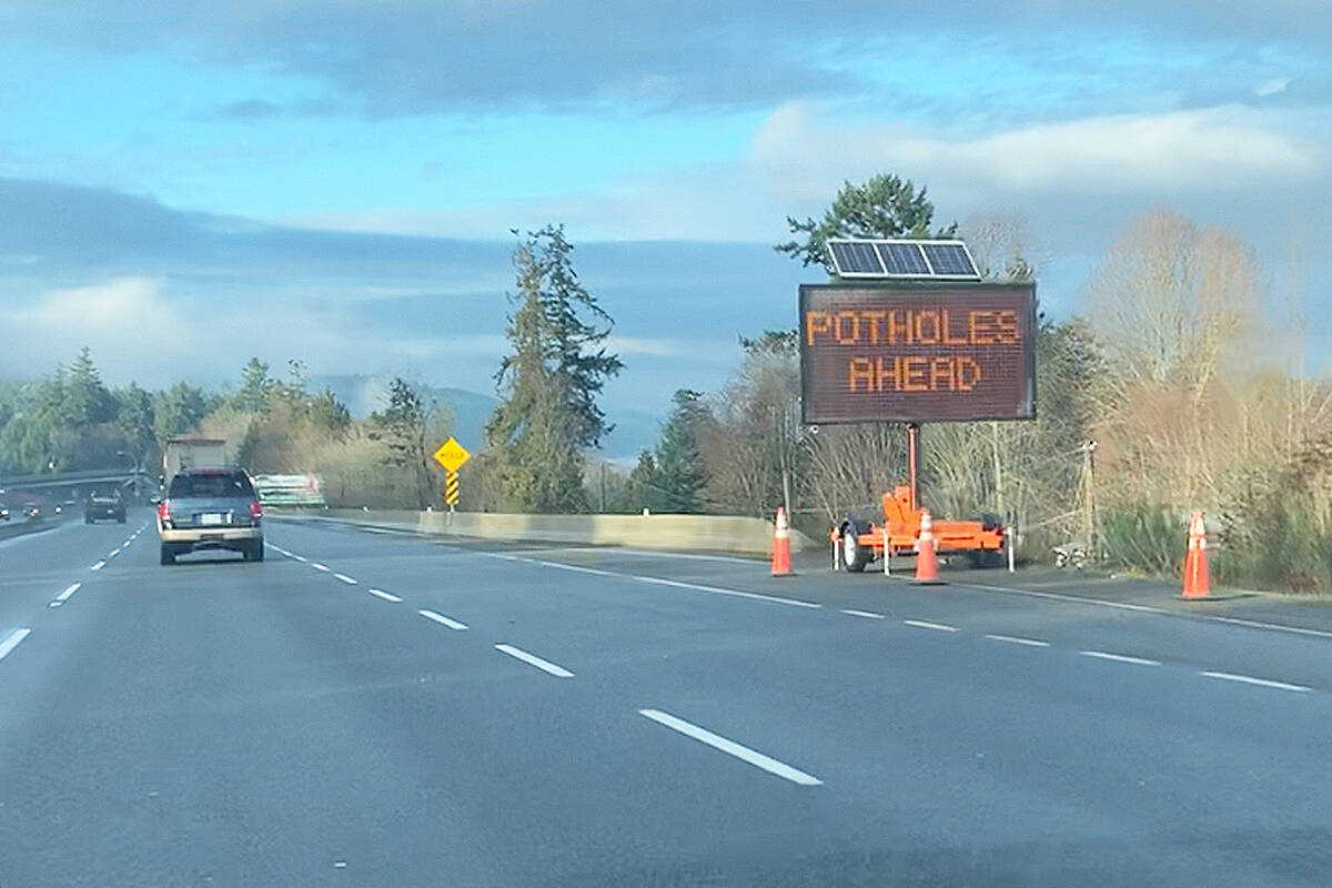 An electronic road sign along Highway 19 near the Nanoose Bay warning drivers of potholes ahead, on Thursday, Jan. 13, 2022. (Mandy Moraes photo)