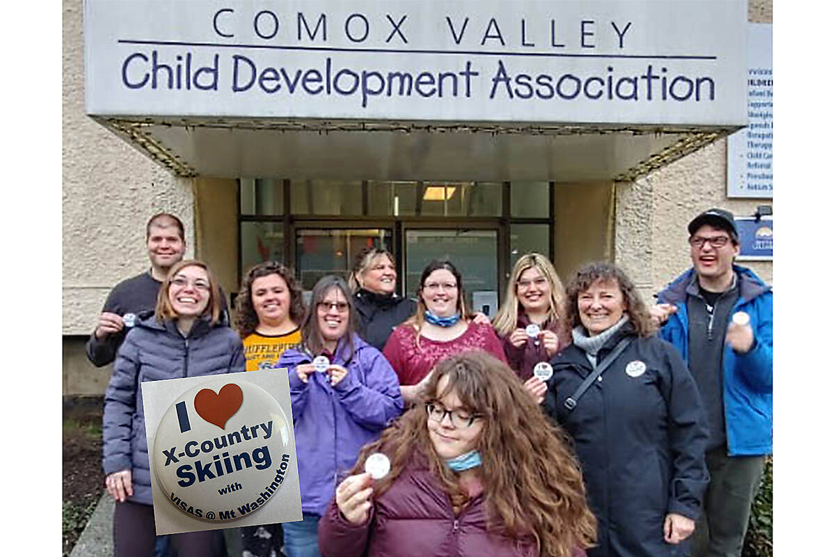 Team Project Inclusion holding their newly-made “I love X-Country Skiing” buttons, (including PI co-ordinator, Wendy Hawksworth, far middle back, and Lorraine Aitken, VISAS nordic volunteer, second row, right).