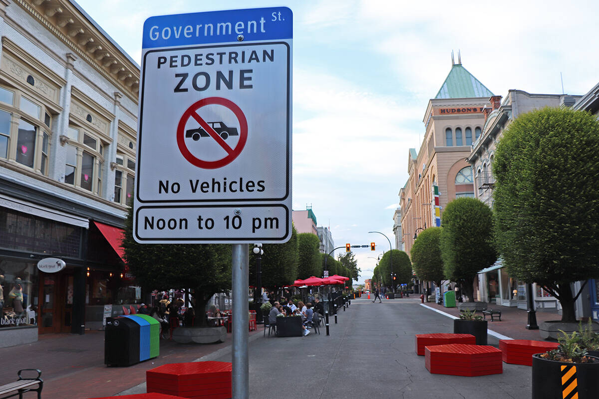 Cruise ship buses will stop two blocks further north on Government Street starting April 6, to circumnavigate a pedestrian-priority section. (Black Press Media file photo)