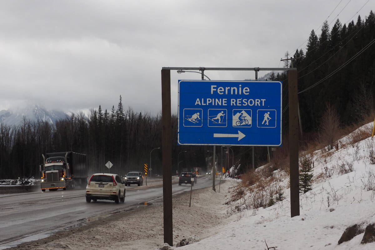 Fernie Alpine Resort turnoff on Hwy. 3. (Scott Tibballs / The Free Press)