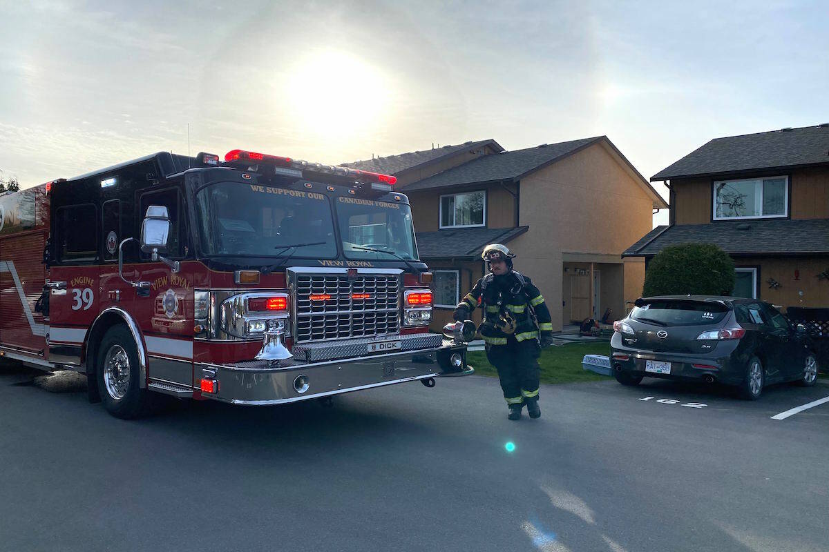 Crews responded to a fire in an Esquimalt townhouse on Craigflower Road on Thursday (March 24). (Justin Samanski-Langille/ News Staff)