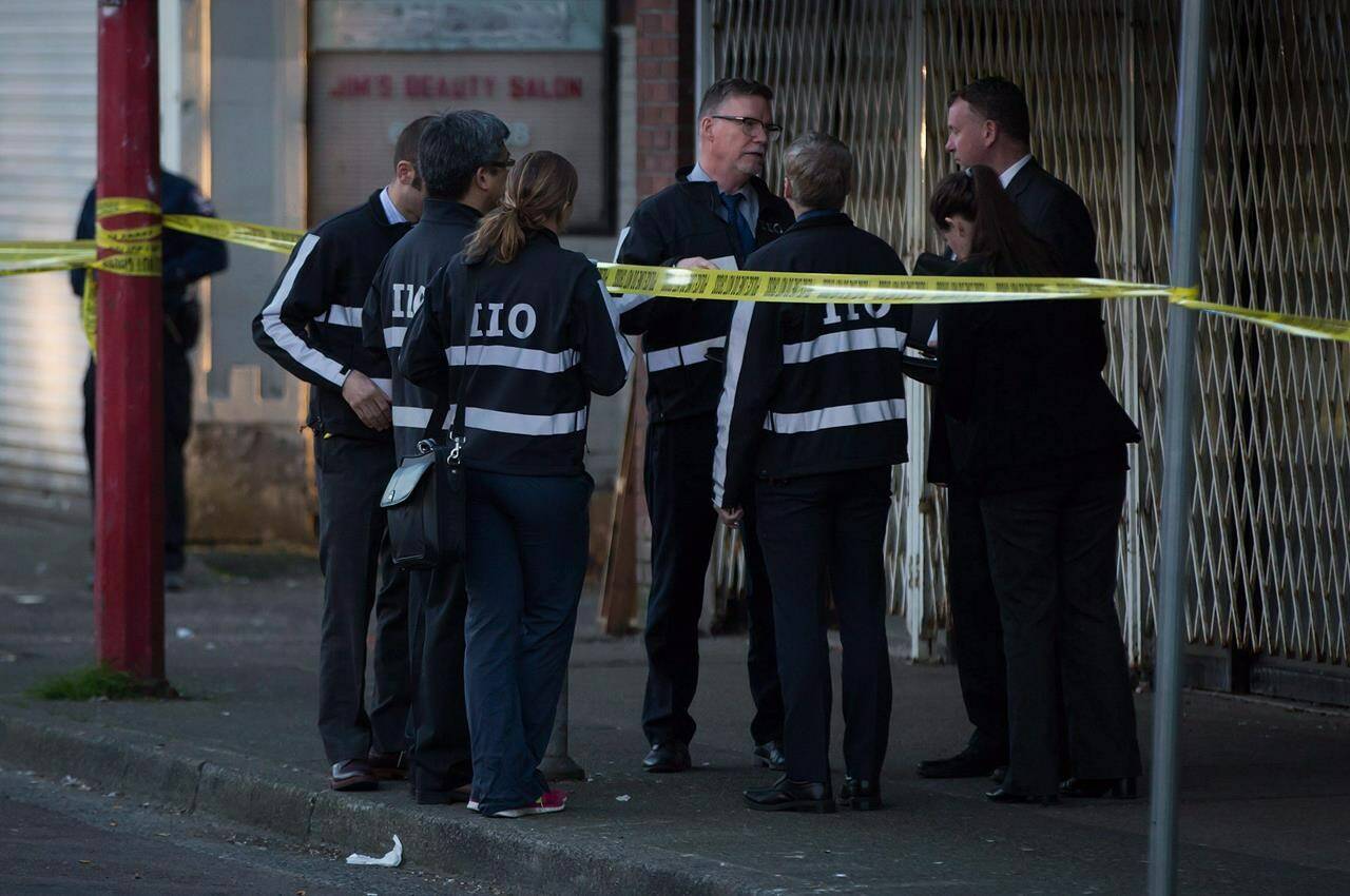 Members of the Independent Investigations Office of BC (IIO) talk at the scene of an officer-involved shooting, in Vancouver, B.C., Thursday, April 9, 2015. An Indigenous civilian monitor has been appointed to look over a report by British Columbia’s police watchdog in the RCMP shooting death of a 28-year-old man last year. THE CANADIAN PRESS/Darryl Dyck