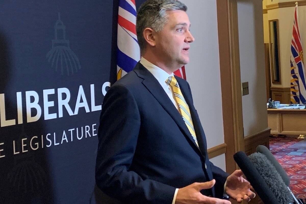 B.C. Liberal MLA Todd Stone speaks to reporters at his legislature office, May 5, 2022. (Tom Fletcher/Black Press Media)