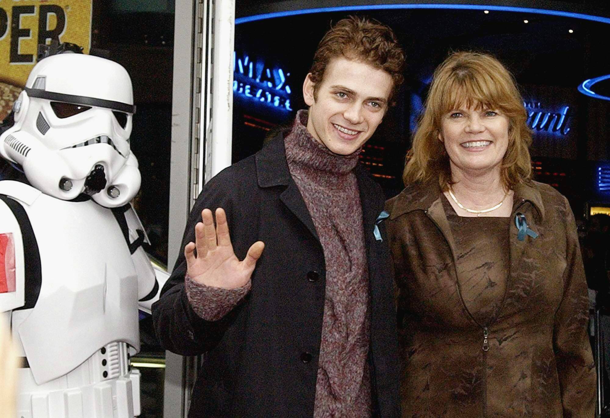 Canadian actor Hayden Christensen, centre, and his mother, Alie, arrive for the charity premiere screening of Star Wars: Episode Two Attack of the Clones, in Toronto Sunday May 12, 2002. Christensen plays the role of Anakin Skywalker in the film. (CP PHOTO/Aaron Harris)