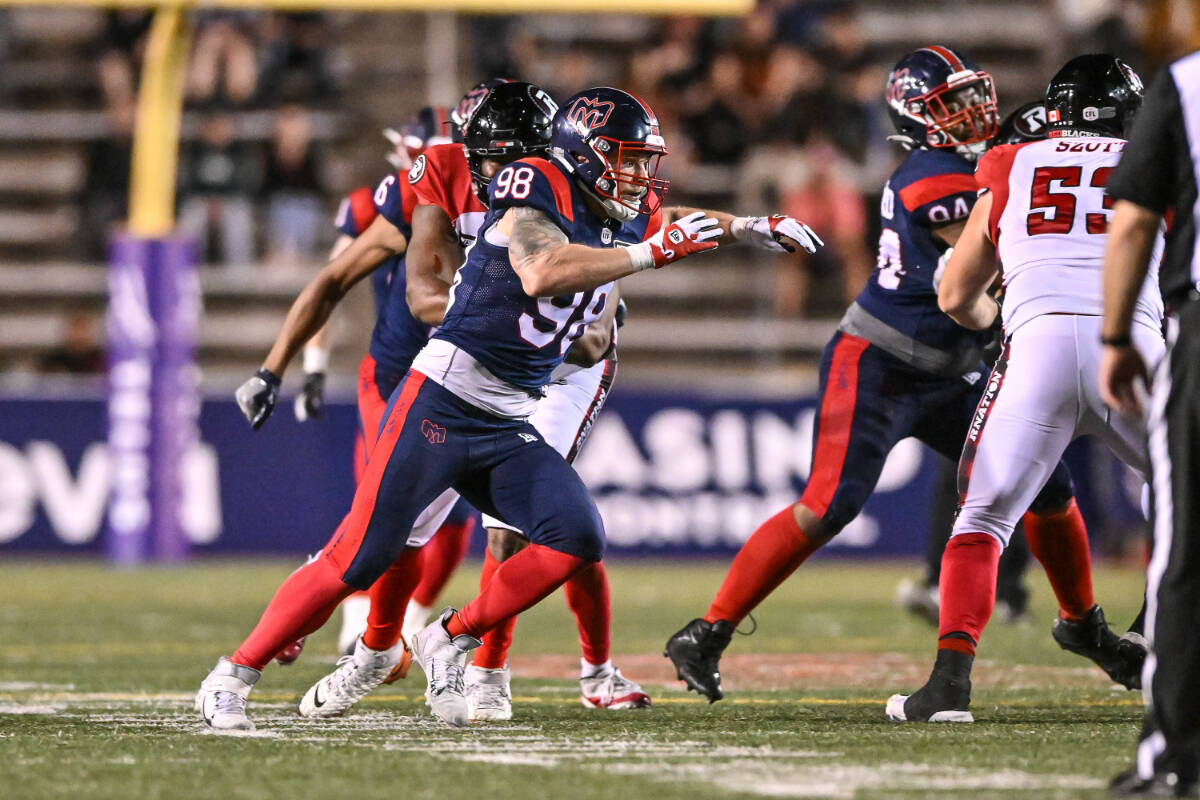 Brock Gowanlock sets his sights on an Ottawa Redblacks player during his CFL preseason debut for the Montréal Alouettes on June 3. (Minas Panagiotakis/Montréal Alouettes)