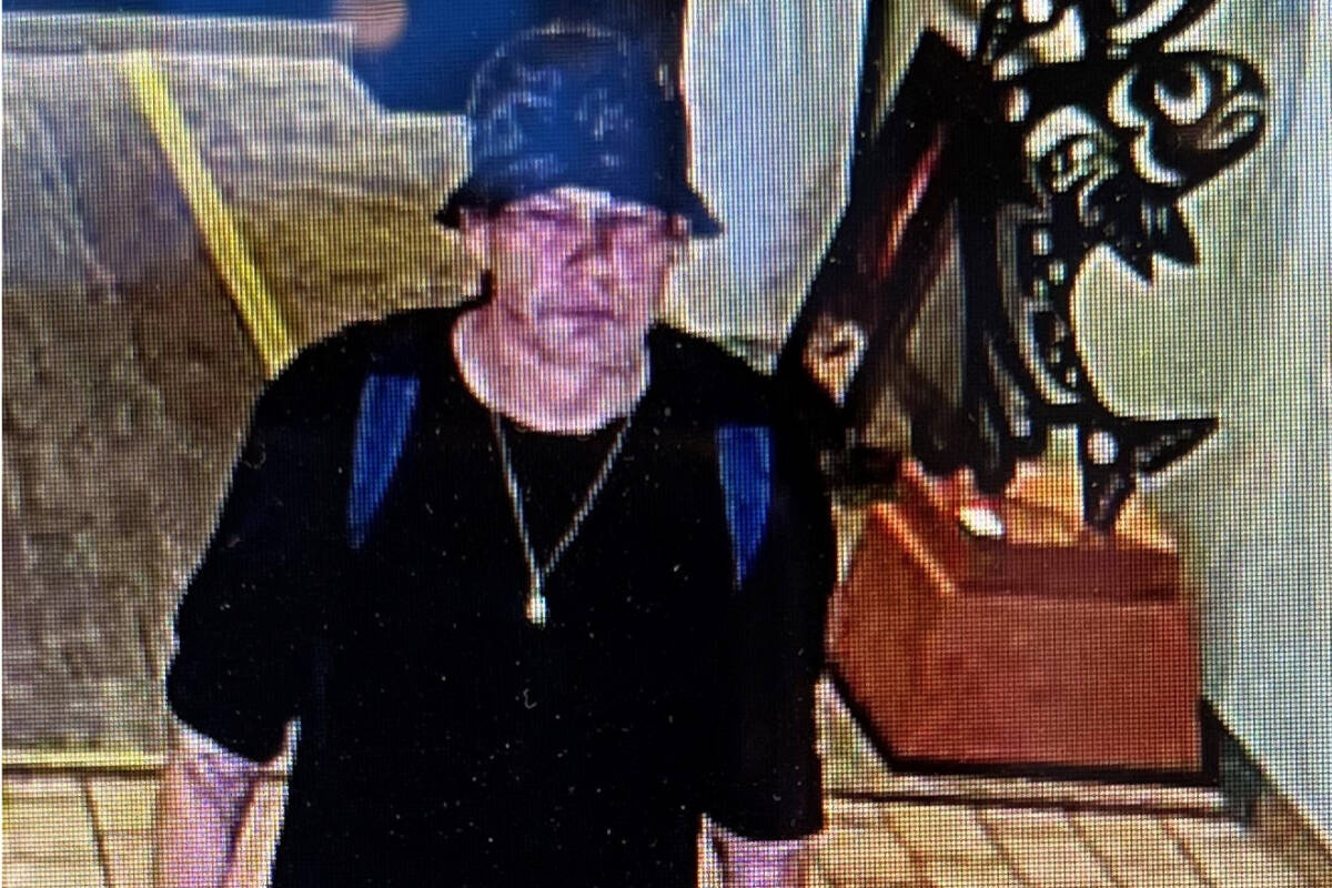 Greater Victoria Crime Stoppers released this image on Sept. 16 in the search for a suspect in a Sidney art theft. (GV Crime Stoppers/Twitter)