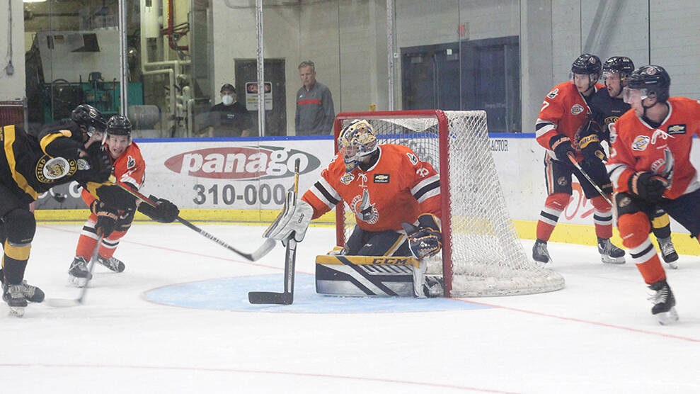 Nanaimo Clippers goalie Aidan Campbell makes a save during pre-season play. The Clippers home opener is Friday, Sept. 30. (News Bulletin file photo)