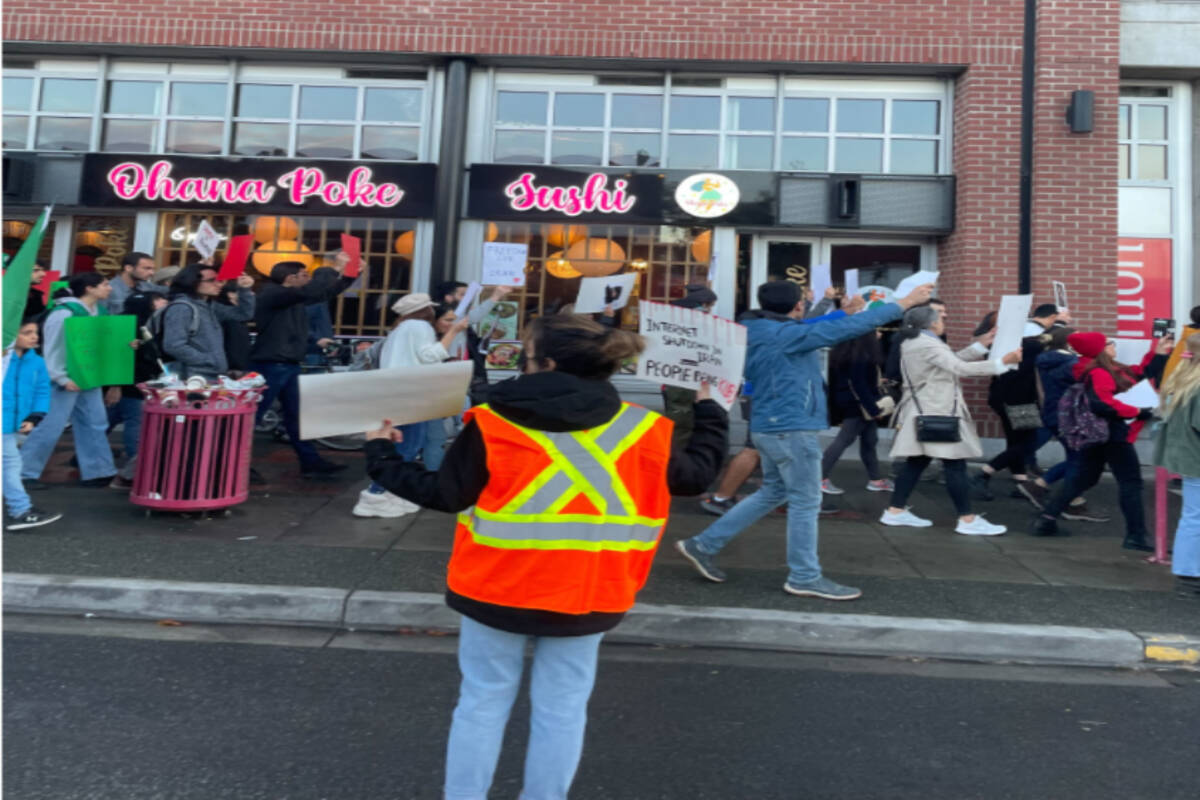 A woman protesting the Iranian regime Saturday evening in Victoria holds up a sign reading ‘internet shutdown in Iran = people being killed.’ (Hollie Ferguson/News Staff)