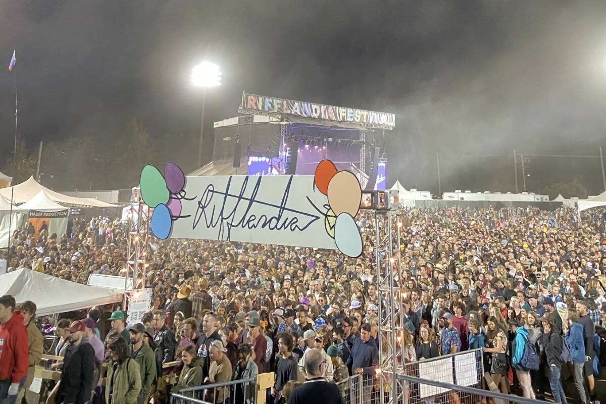 Royal Athletic Park was filled with excited festival goers on Sunday, Sept. 18, during the final day of Rifflandia 2022. (Brendan Mayer/News Staff)