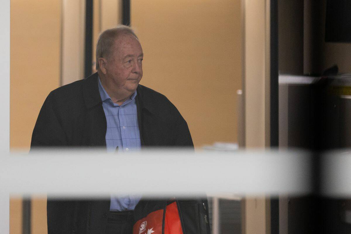 Doug McCallum going through security at Surrey provincial court. (Photo: Anna Burns)