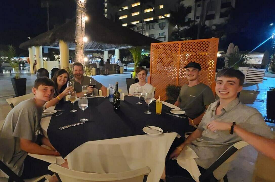 From left to right, Justin Bogdanovic, Shannon Dryer, Victor Dryer, Gabriel Dryer, Nikolas Bogdanovic and Kayden Dryer, in Puerto Vallarta, Mexico. THE CANADIAN PRESS/HO - Victor Dryer