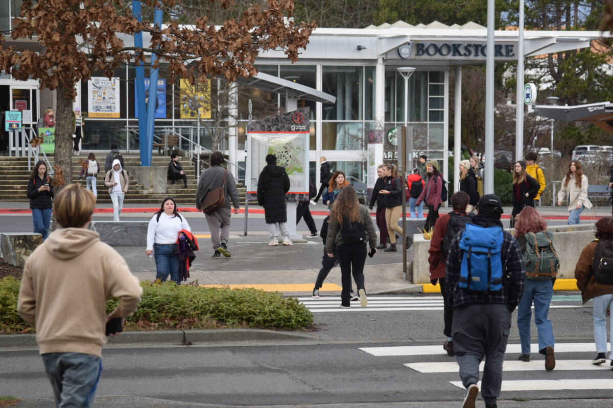Students on UVic campus in Victoria. (Austin Westphal/News Staff)