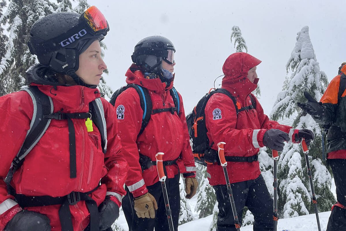 Search and rescue volunteers from Alberni Valley Rescue Squad and Comox Valley Search and Rescue participate in an Organized Avalanche Response Training course in January 2023. (PHOTO COURTESY AVRS)