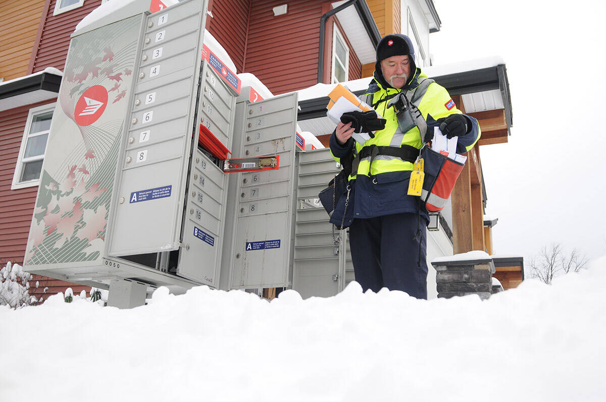 Canada Post carrier Gary Savard delivers mail in Chilliwack on Jan. 13, 2020. (Jenna Hauck/ Chilliwack Progress file)