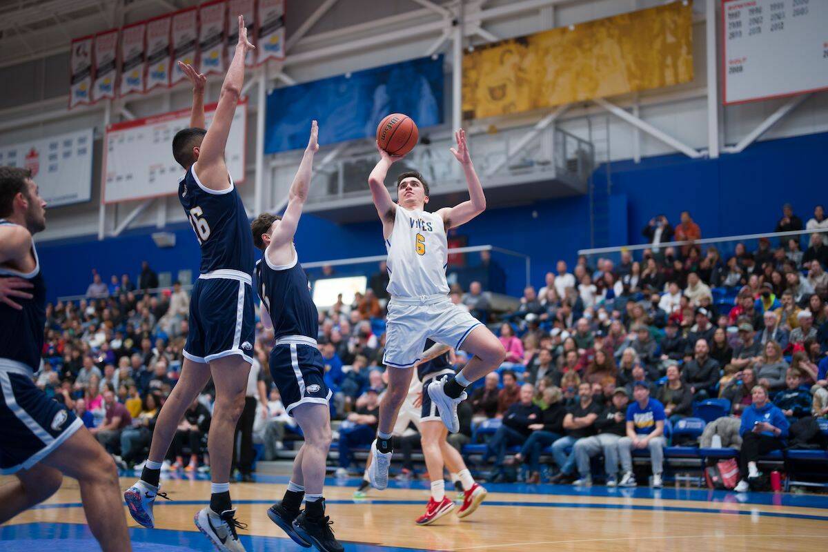 Diego Maffia put on a show in front of a sold-out crowd at the CARSA Performance Gym and scored 42 points on Feb. 11. He’s one of four Vikes basketballers to crack All-Star squads this season. (Courtesy APShutter.com)