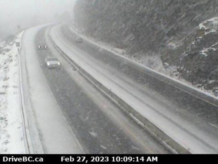 The latest round of snow starts falling on Malahat Drive shortly after 10 a.m. on Feb. 27. (Drive BC)