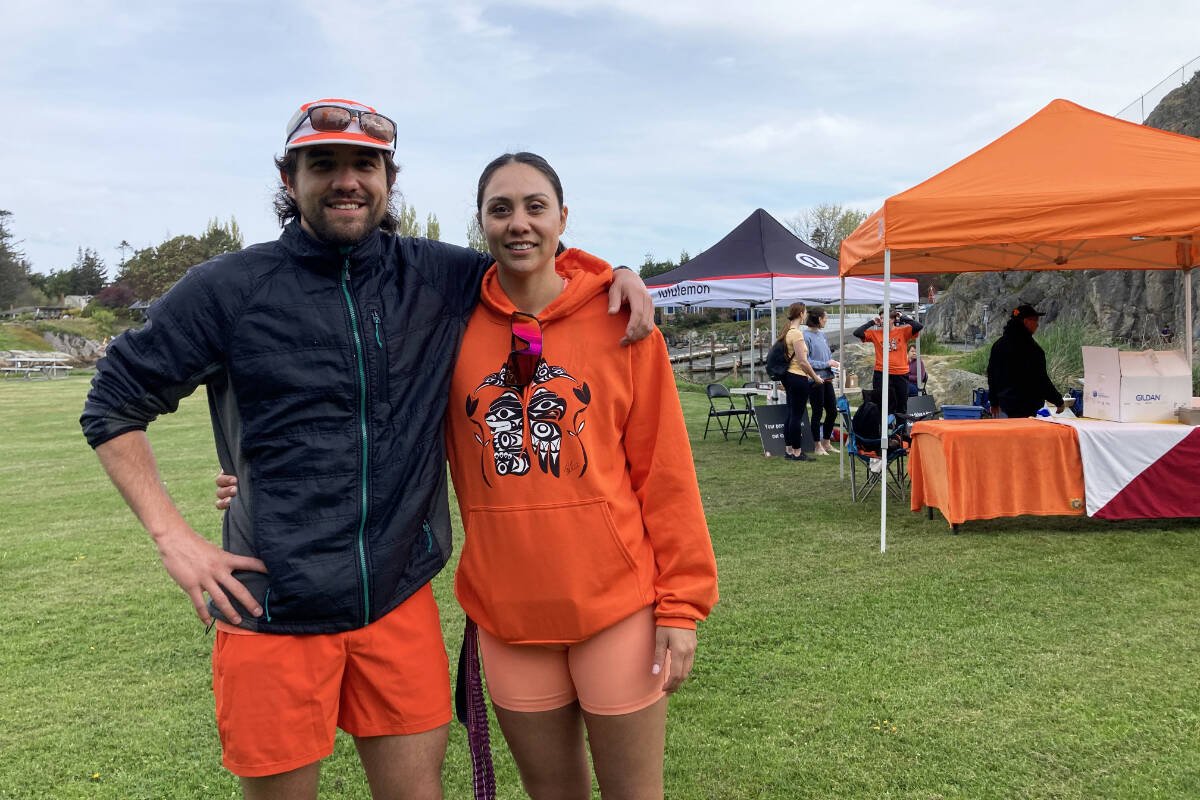 Sasha and Melissa Perron ahead of their run on May 4. (Bailey Moreton/News Staff)