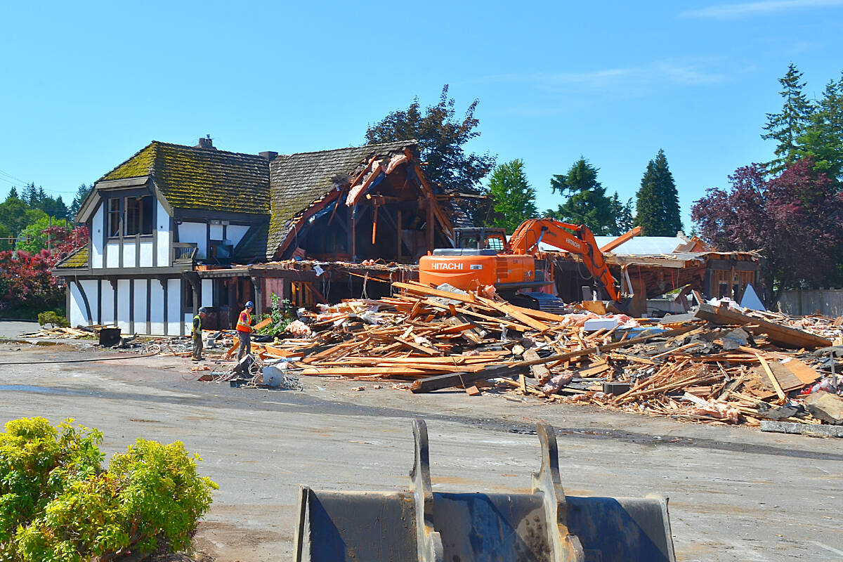 Demolition equipment and crews tear down the Royal Coachman Pub building on Dogwood Street in Campbell River on Wednesday, June 28, 2013. Photo by Alistair Taylor/Campbell River Mirror