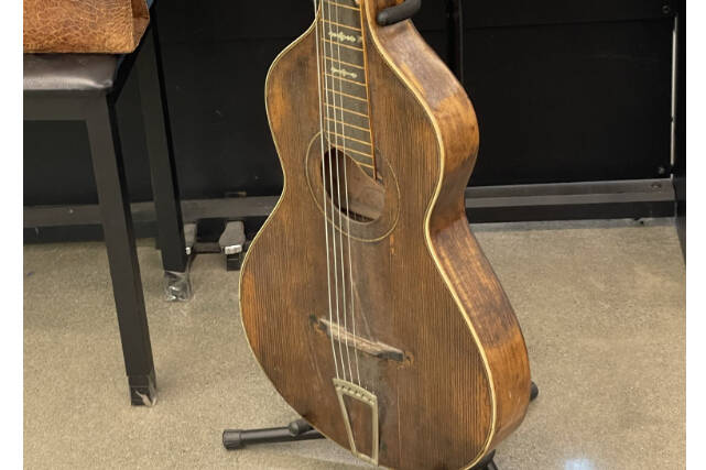 The Hilo Hawaiian Steel Guitar style 695 serial # 3032, in its original shape, as seen at the Courtenay Value Village. Photo supplied