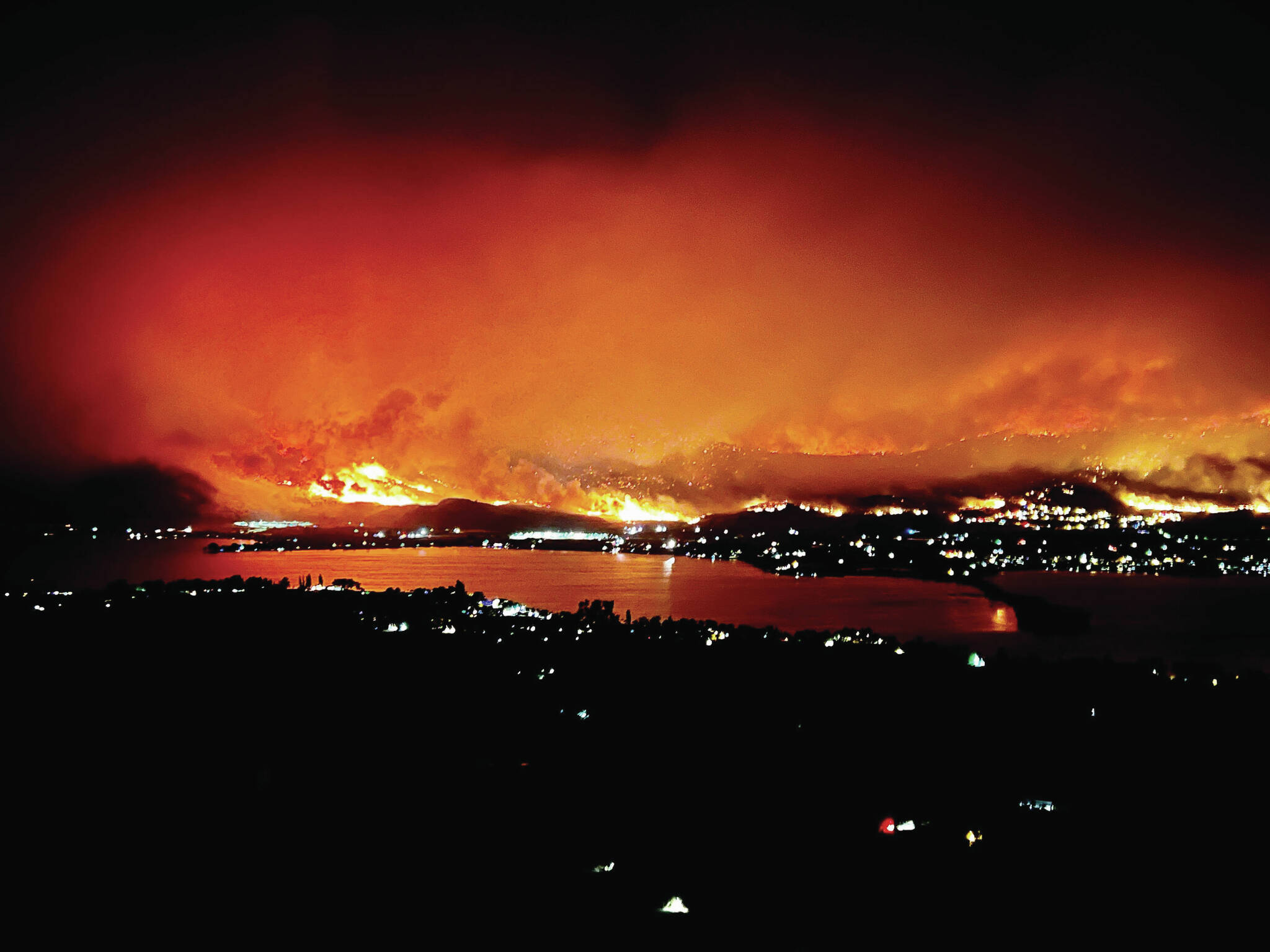 BC Wildfire Services continue to battle the Eagle Bluff Wildfire in Osoyoos. (THE CANADIAN PRESS/HO-Melissa Genberg)
