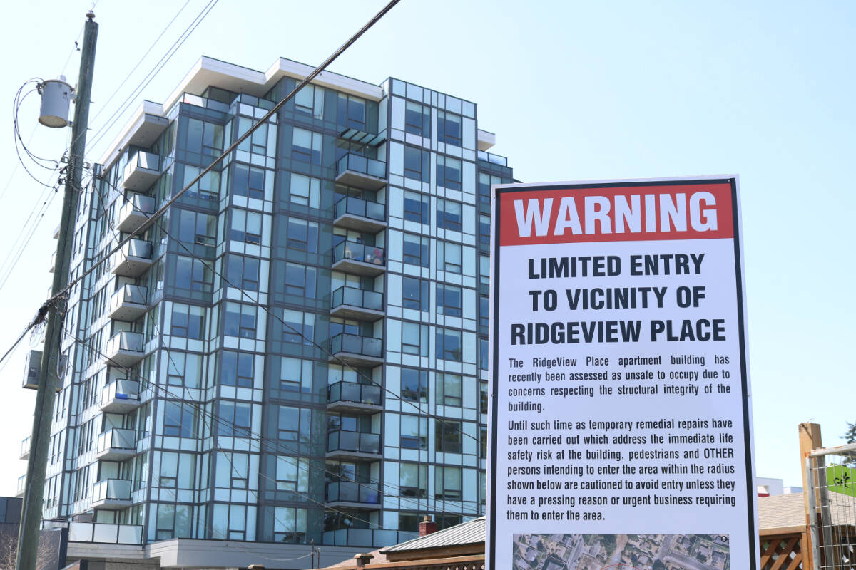 A sign warns pedestrians outside RidgeView Place. (Bailey Moreton/News Staff)