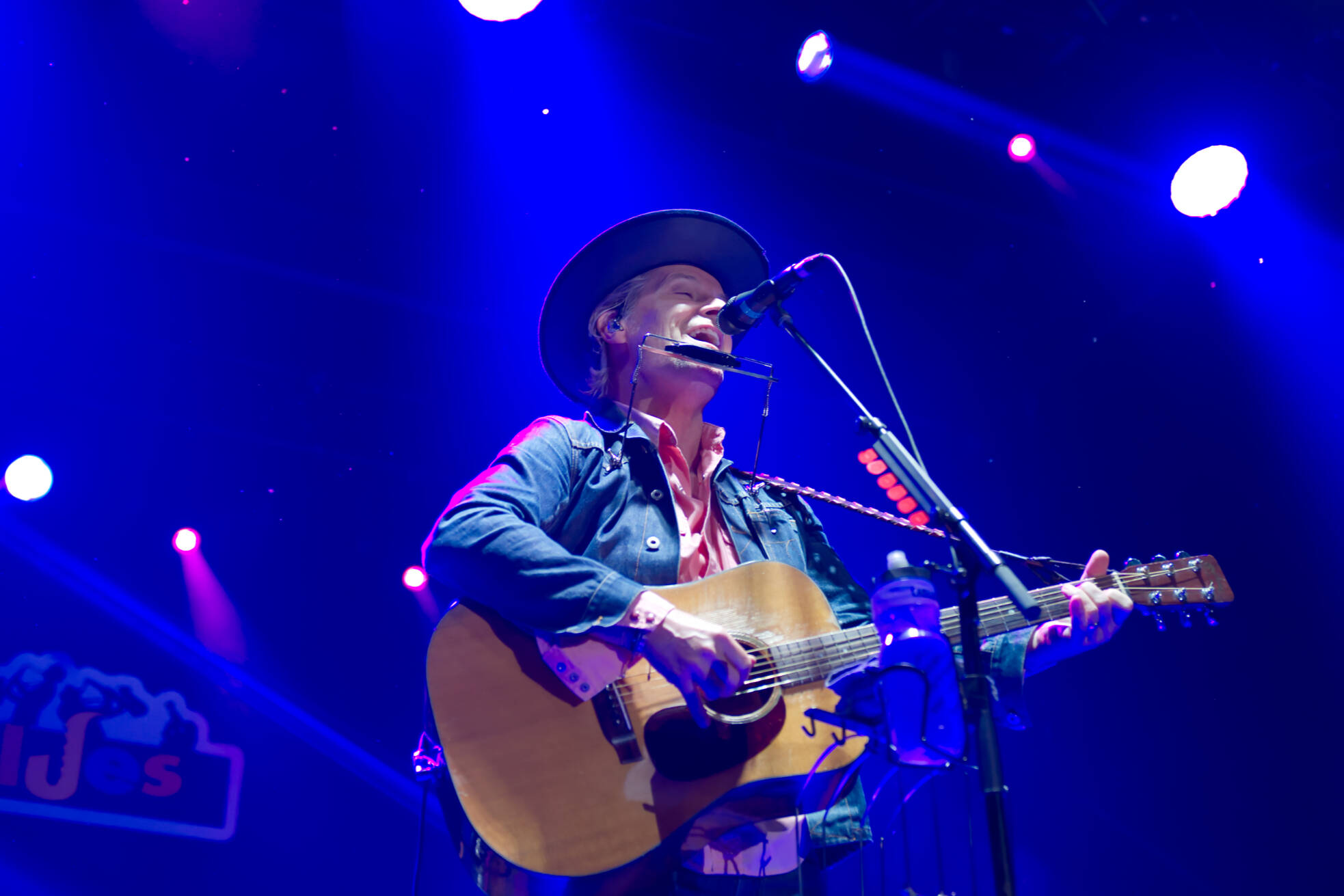 Blue Rodeo and frontman Jim Cuddy close out the first and only day this year’s Salmon Arm ROOTSandBLUES Festival on Friday, Aug. 18, 2023. (Lachlan Labere-Salmon Arm Observer)