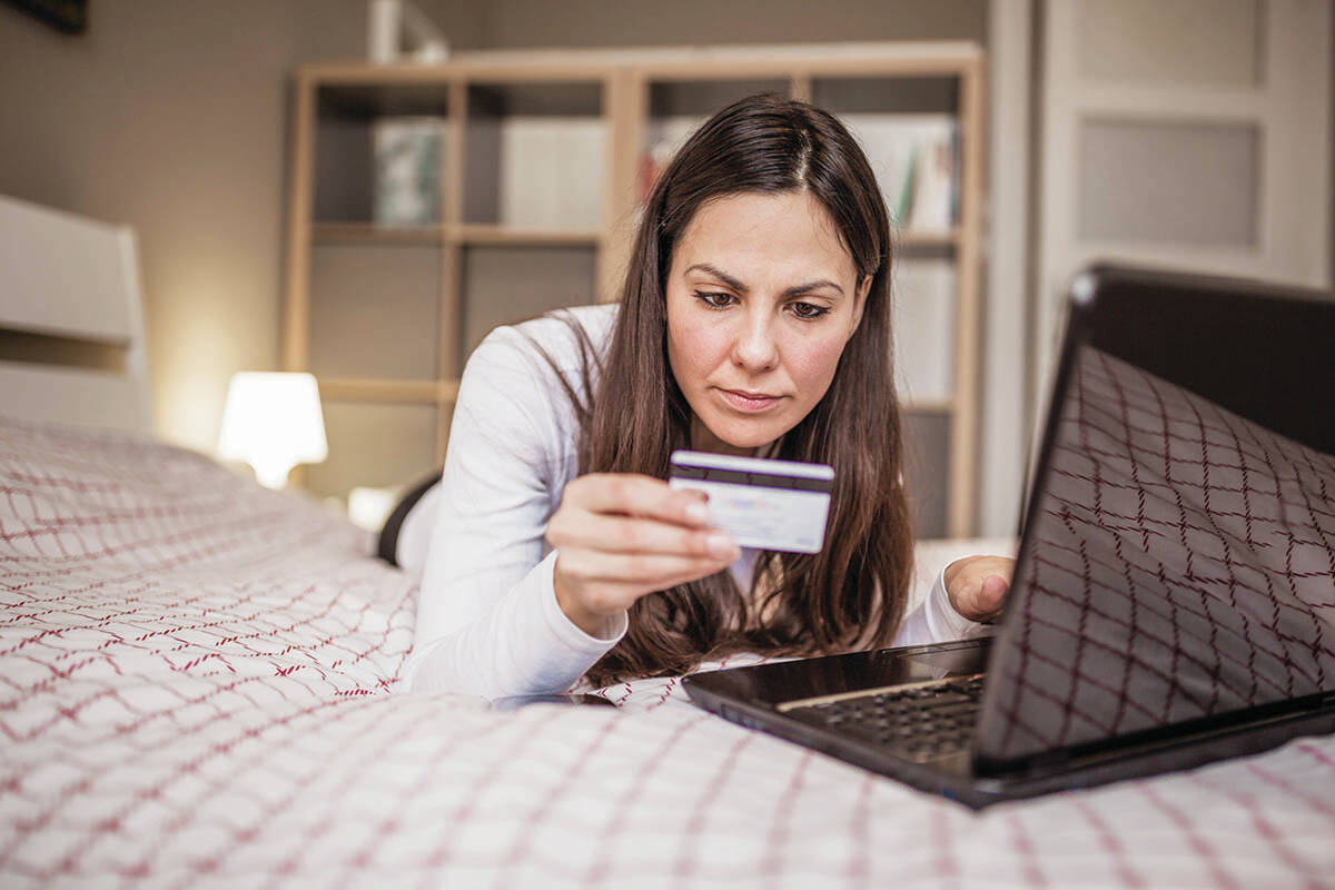 A woman on Oak Bay handed over $20,000 to someone she met online. (Unsplash photo)