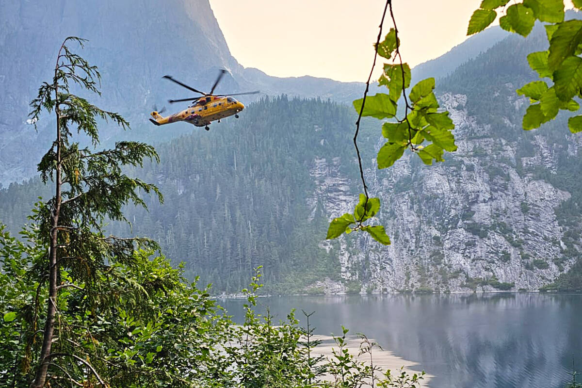 A 442 Squadron Cormorant helicopter extracts a hiker from Landslide Lake in Strathcona Park west of Campbell River Sunday, Aug. 20. Photo by Amber Gargus