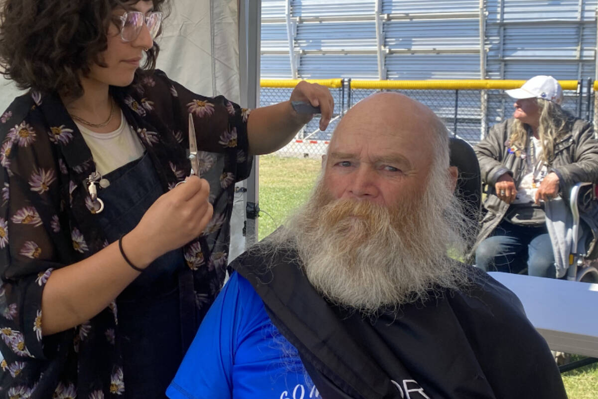 Kurtis Bunnett getting a haircut at Project Reconnect in Royal Athletic Park on Tuesday, Aug. 22. (Ella Matte/News Staff)