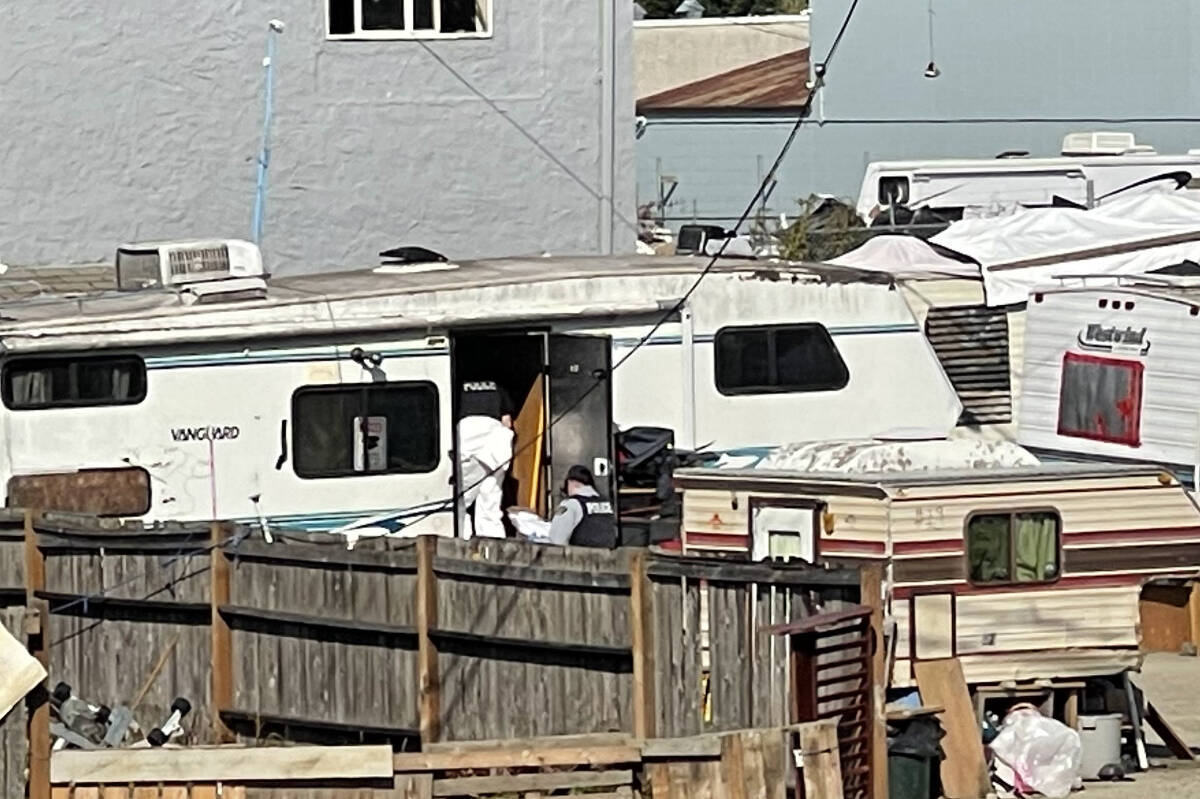 Police, including a member of the forensics unit, enter a trailer behind the Wintergreen Apartments on Friday, Sept. 1, 2023. (SUSAN QUINN/ Alberni Valley News)