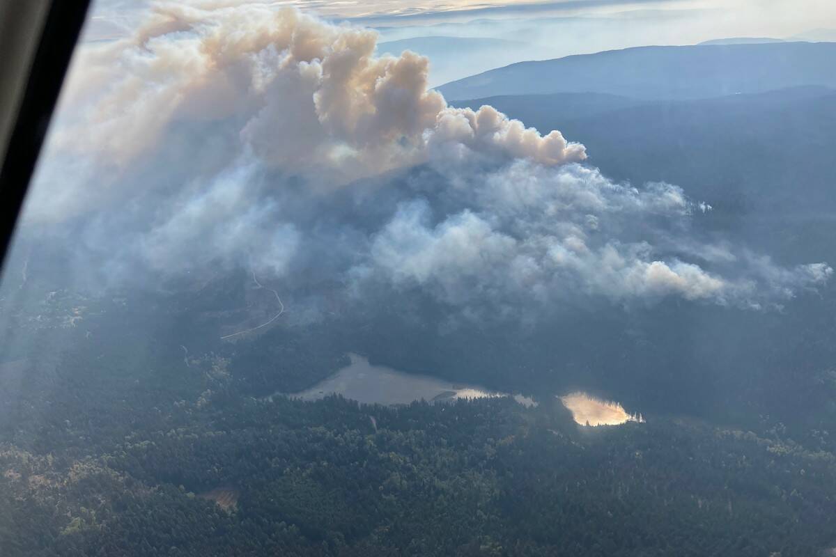 The Glen Lake wildfire is 15km west of Peachland. (BC Wildfire Service)
