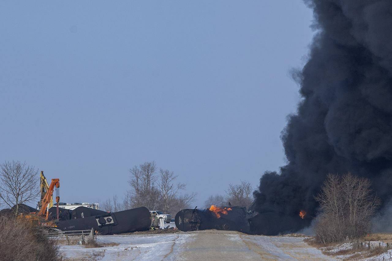 Emergency crew respond to CP Rail train hauling crude oil that derailed near Guernsey, Sask., Monday, Dec. 9, 2019. THE CANADIAN PRESS/Liam Richards