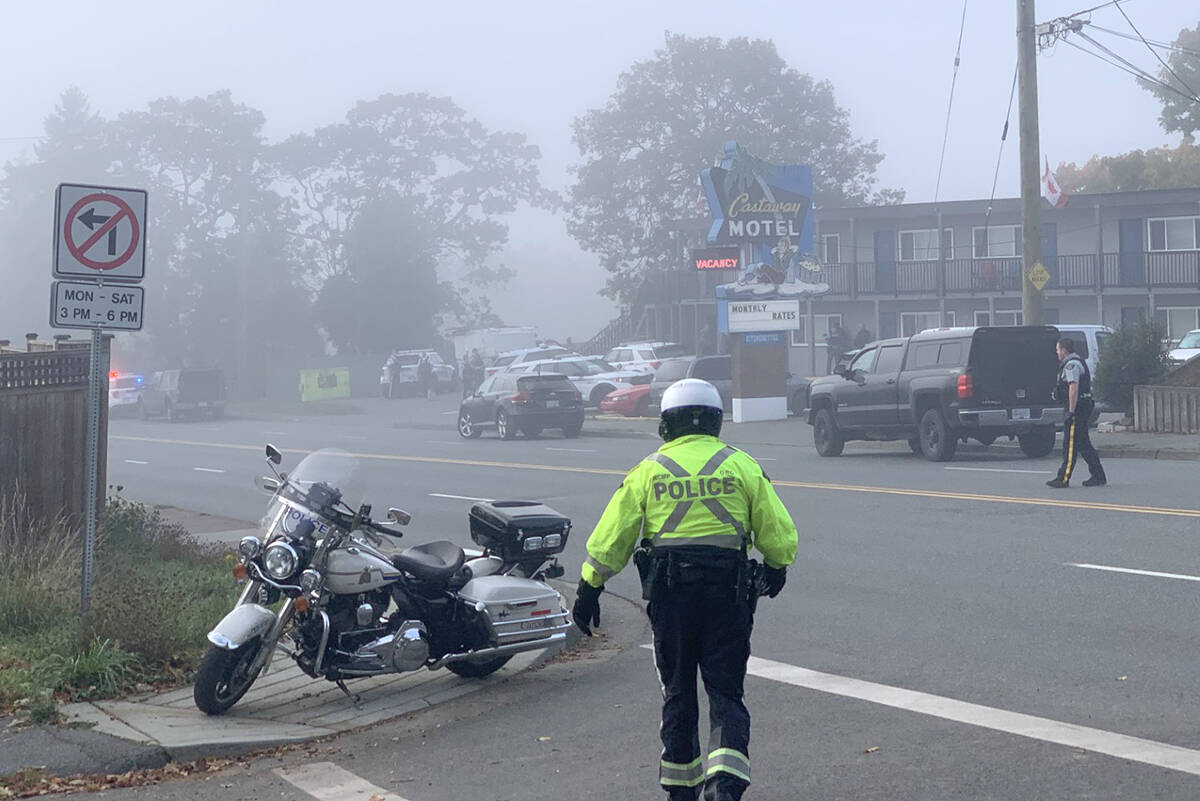 RCMP, including emergency response team members, have been called to a ‘police situation’ at a motel on Terminal Avenue. (Bailey Seymour/News Bulletin)