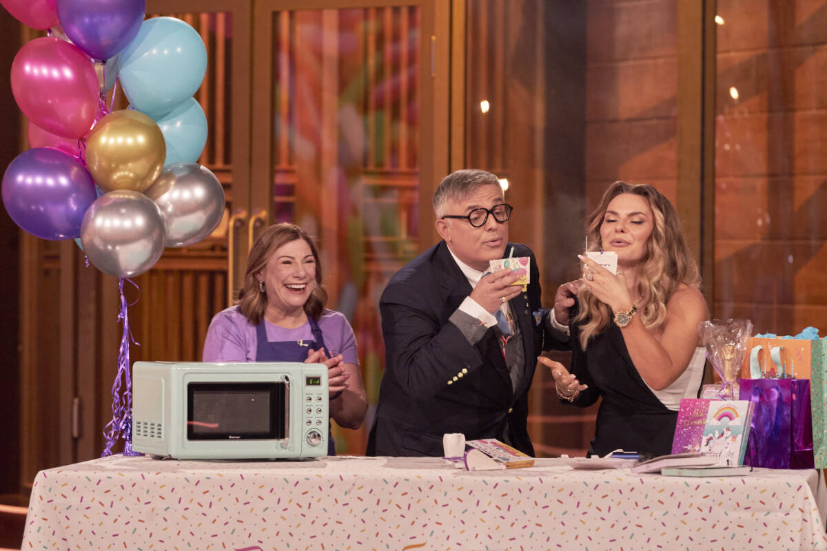 Sarah Neal, inventor of InstaCake Cards, from Lantzville, left, reacts as Dragons’ Den dragons Vincenzo Guzzo and Michelle Romano blow out InstaCake birthday card candles during filming in Toronto this past spring. The episode airs Thursday, Oct. 19. (CBC Dragons’ Den photo)