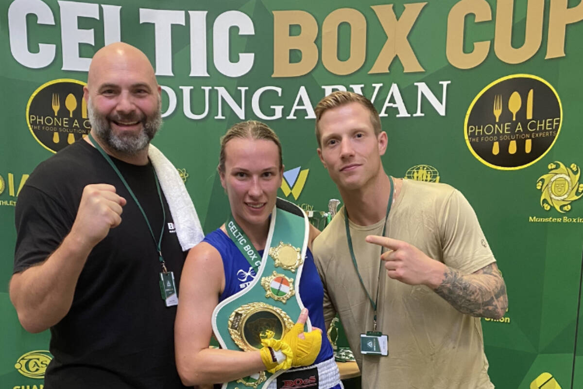 Terris Smith (centre) won the 60 kg elite female class title in Ireland. (Photo courtesy of Terris Smith)